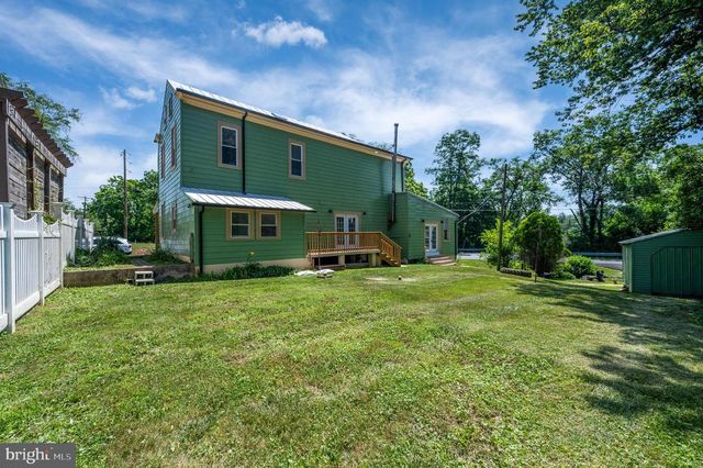 374 FISHER DAM RD, Hamburg, PA 19526