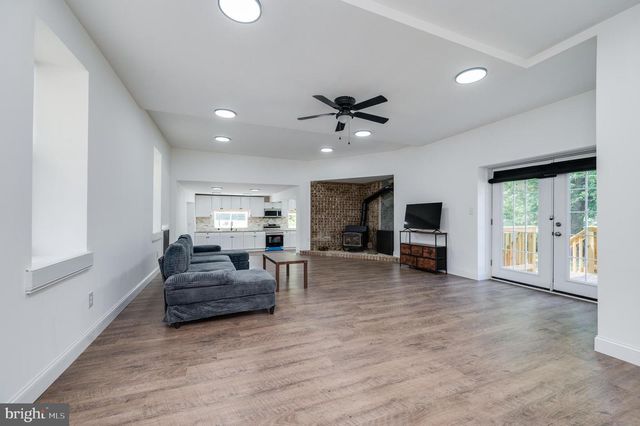 374 FISHER DAM RD, Hamburg, PA 19526