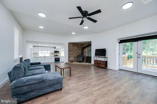 374 FISHER DAM RD, Hamburg, PA 19526