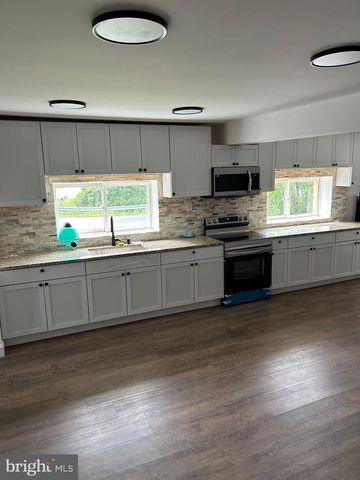 374 FISHER DAM RD, Hamburg, PA 19526