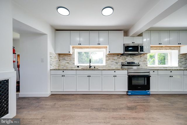 374 FISHER DAM RD, Hamburg, PA 19526