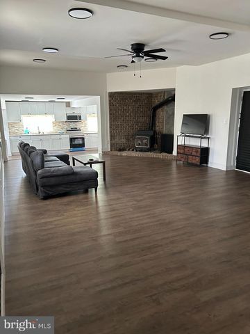 374 FISHER DAM RD, Hamburg, PA 19526