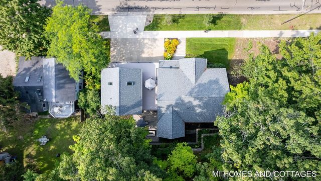 702 Lake Street, Saugatuck, MI 49453