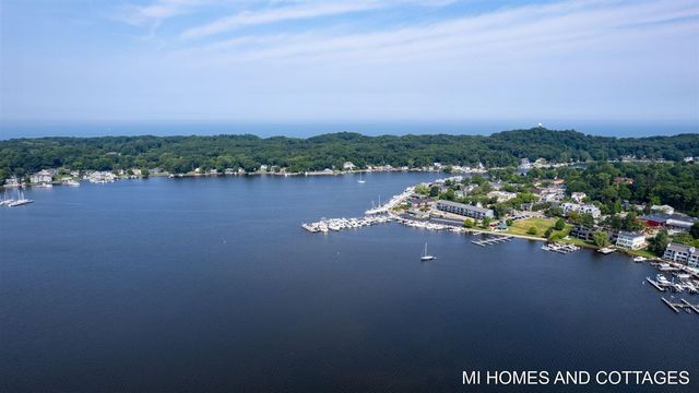 702 Lake Street, Saugatuck, MI 49453