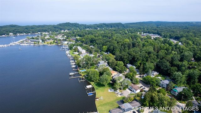 702 Lake Street, Saugatuck, MI 49453