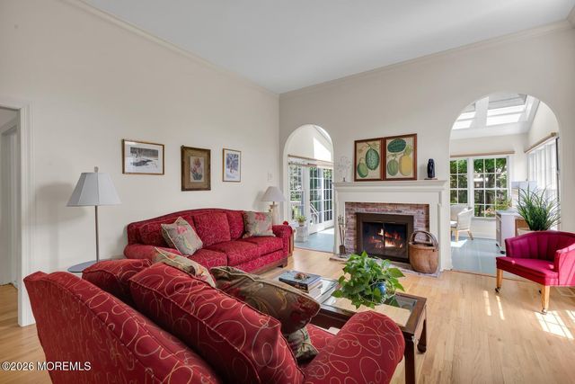 11 Old Farm Road, Little Silver, NJ 07739