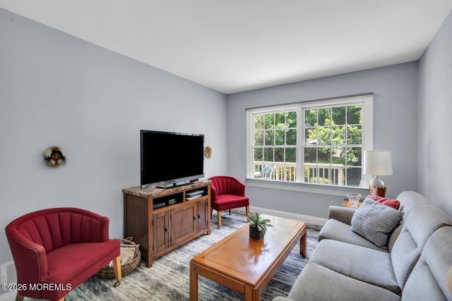11 Old Farm Road, Little Silver, NJ 07739