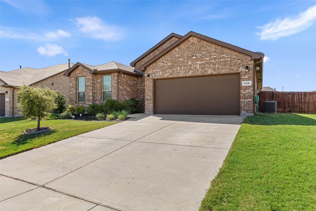 629 Dunster Lane, Saginaw, TX 76131 — exterior