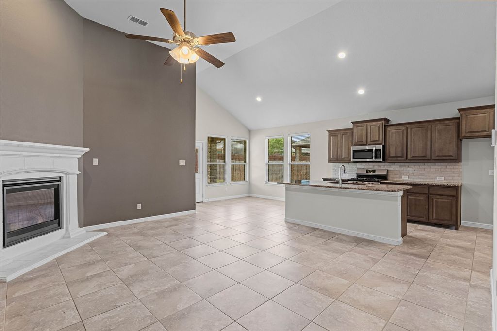 629 Dunster Lane, Saginaw, TX 76131 — photo 5