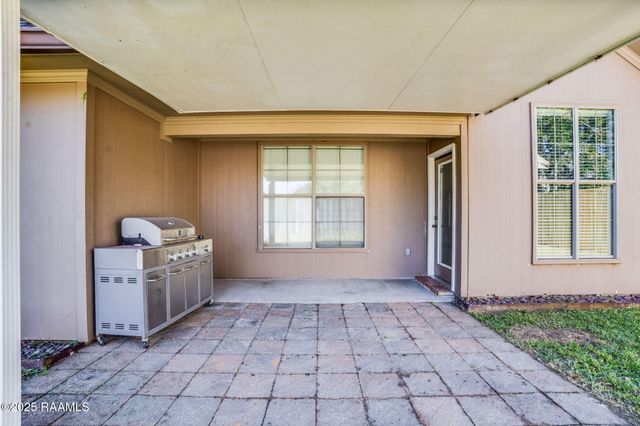 136 Legend Creek Drive, Youngsville, LA 70592