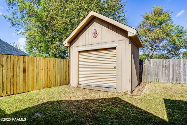 136 Legend Creek Drive, Youngsville, LA 70592