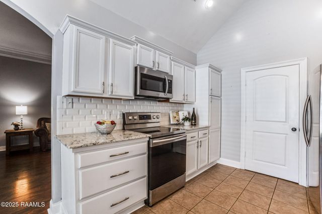 136 Legend Creek Drive, Youngsville, LA 70592