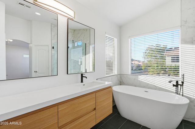 1432 E BEHREND Drive, Phoenix, AZ 85024