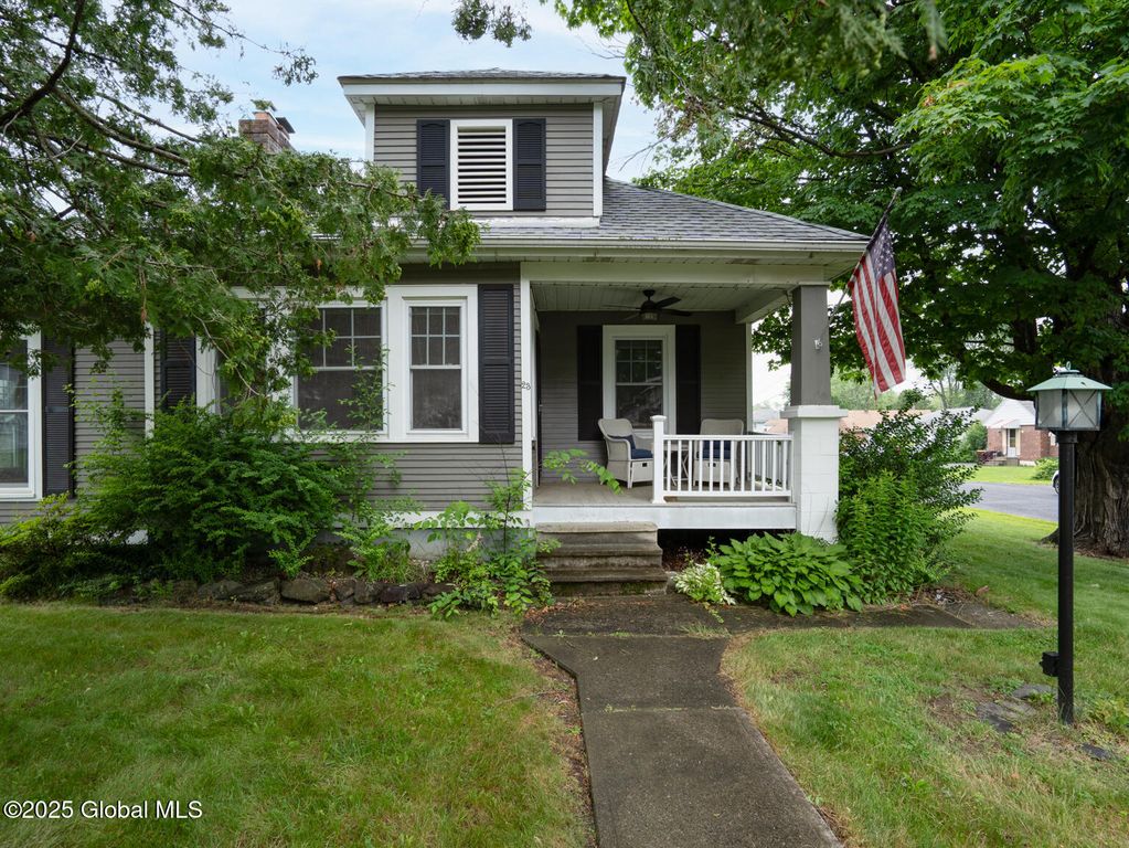 23 Hampton Avenue, East Greenbush, NY 12144