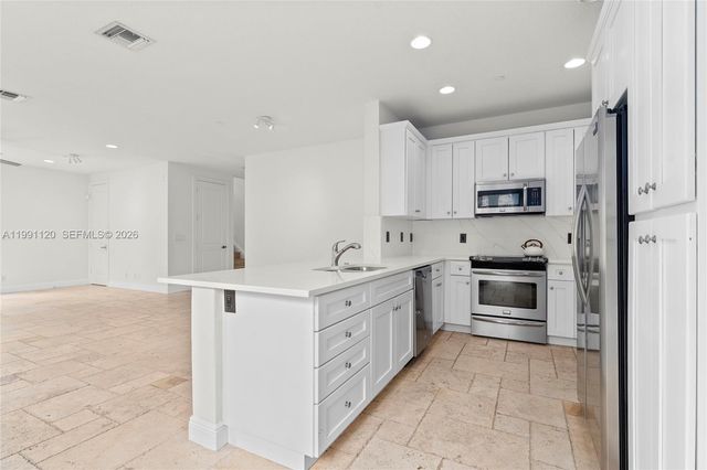 1117 NE 18th Ave 2, Fort Lauderdale, FL 33304