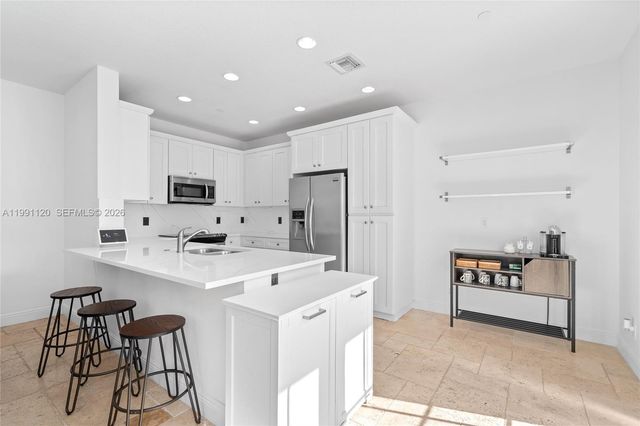 1117 NE 18th Ave 2, Fort Lauderdale, FL 33304