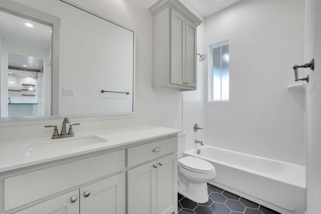 140 Farish Lane, Waxahachie, TX 75167