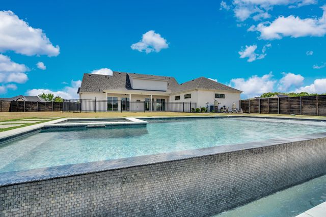 140 Farish Lane, Waxahachie, TX 75167