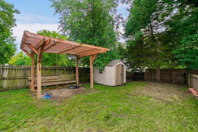 612 MCKENNA Street, Louisburg, KS 66053