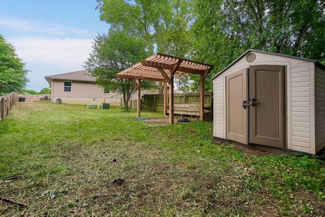 612 MCKENNA Street, Louisburg, KS 66053