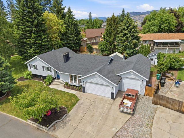6110 W Ridgecrest Dr, Spokane, WA 99208