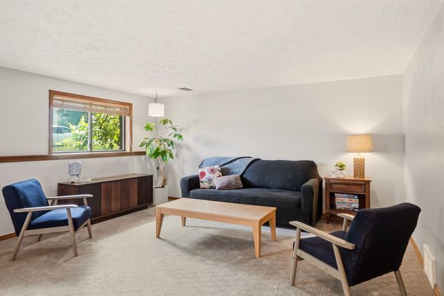 6110 W Ridgecrest Dr, Spokane, WA 99208