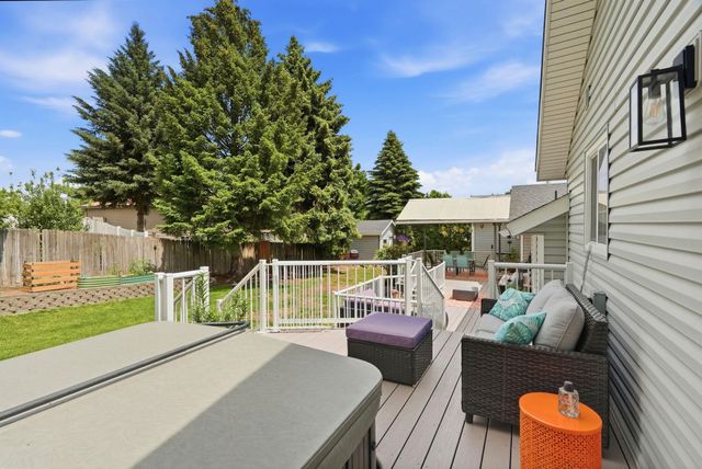6110 W Ridgecrest Dr, Spokane, WA 99208