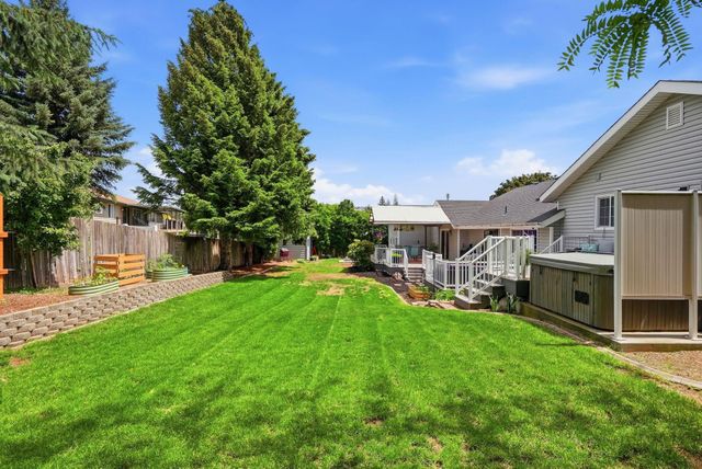 6110 W Ridgecrest Dr, Spokane, WA 99208