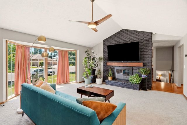 6110 W Ridgecrest Dr, Spokane, WA 99208