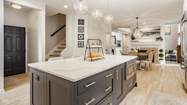 7165 Fox Hollow Ridge, Zionsville, IN 46077
