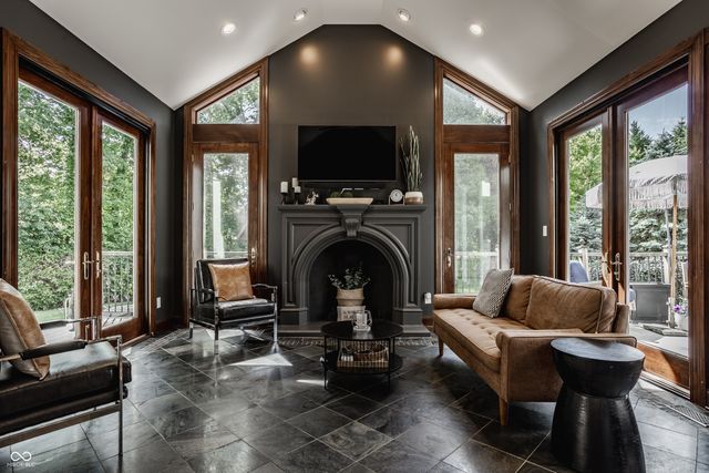 7165 Fox Hollow Ridge, Zionsville, IN 46077
