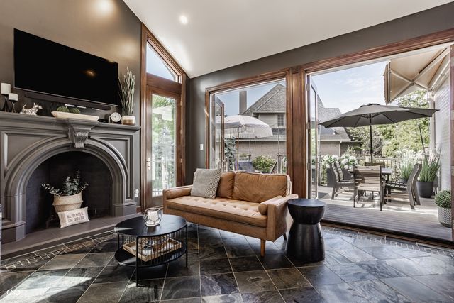 7165 Fox Hollow Ridge, Zionsville, IN 46077