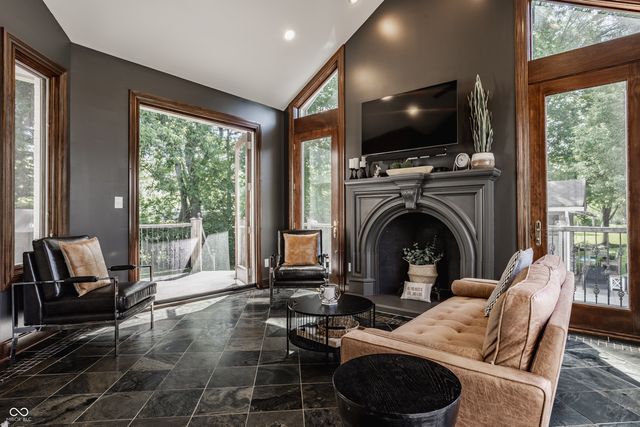 7165 Fox Hollow Ridge, Zionsville, IN 46077