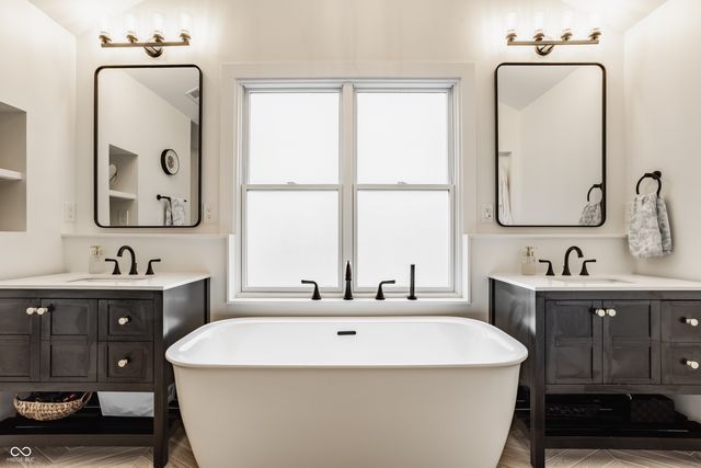 7165 Fox Hollow Ridge, Zionsville, IN 46077