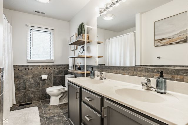 7165 Fox Hollow Ridge, Zionsville, IN 46077