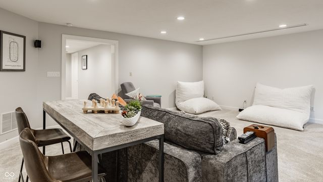 7165 Fox Hollow Ridge, Zionsville, IN 46077