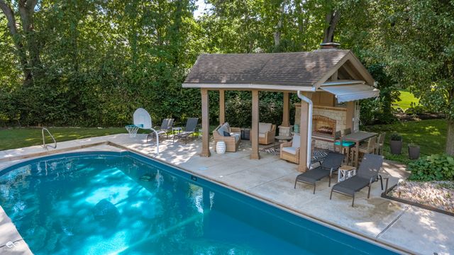 7165 Fox Hollow Ridge, Zionsville, IN 46077