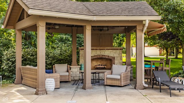 7165 Fox Hollow Ridge, Zionsville, IN 46077