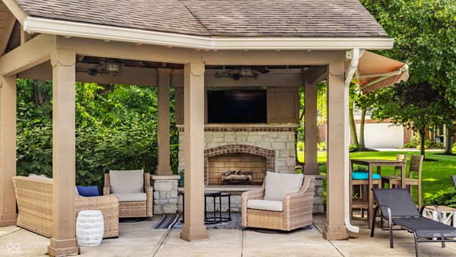 7165 Fox Hollow Ridge, Zionsville, IN 46077