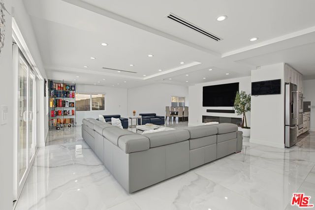 13039 Garris Avenue, Granada Hills (los Angeles), CA 91344