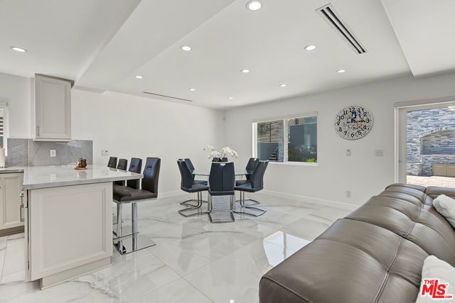 13039 Garris Avenue, Granada Hills (los Angeles), CA 91344