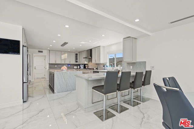 13039 Garris Avenue, Granada Hills (los Angeles), CA 91344