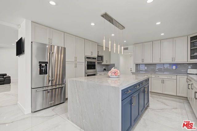 13039 Garris Avenue, Granada Hills (los Angeles), CA 91344