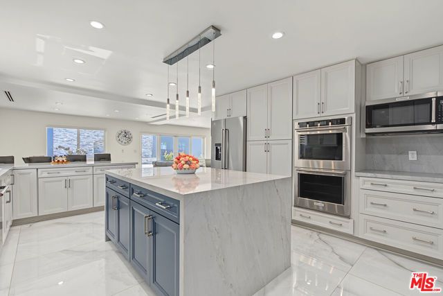 13039 Garris Avenue, Granada Hills (los Angeles), CA 91344