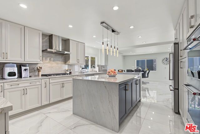 13039 Garris Avenue, Granada Hills (los Angeles), CA 91344