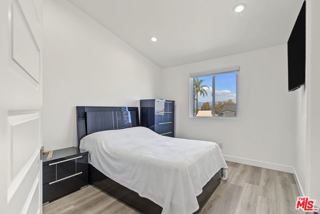 13039 Garris Avenue, Granada Hills (los Angeles), CA 91344