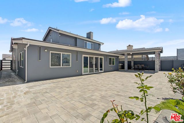 13039 Garris Avenue, Granada Hills (los Angeles), CA 91344