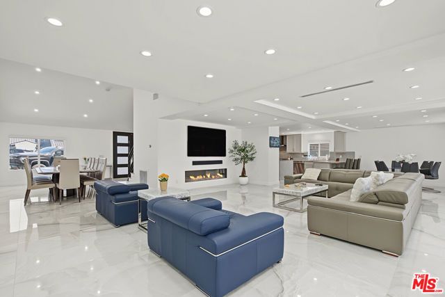 13039 Garris Avenue, Granada Hills (los Angeles), CA 91344