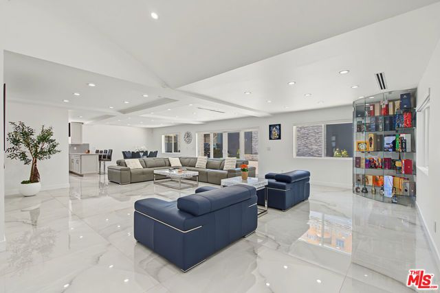 13039 Garris Avenue, Granada Hills (los Angeles), CA 91344
