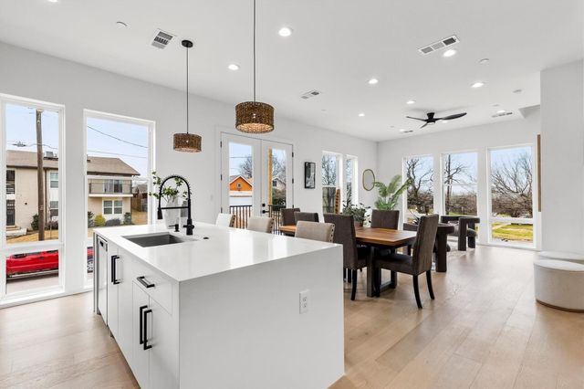 815 E 5th Avenue 209, Dallas, TX 75203